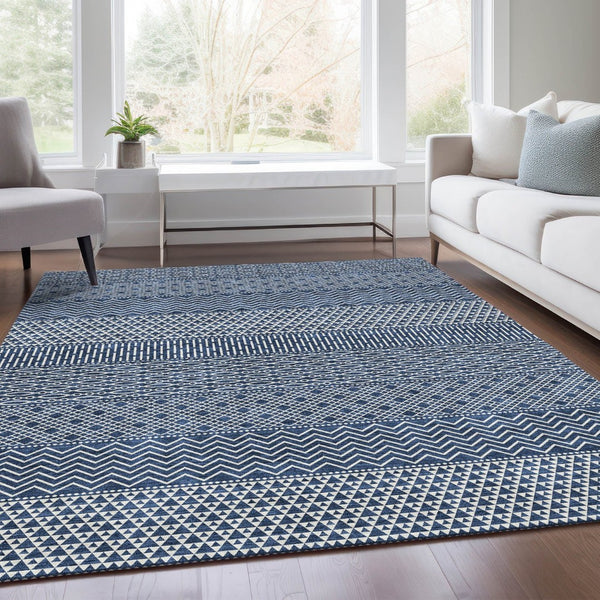 HomeRoots 5' X 8' Navy Blue & Ivory Striped Area Rug - Washable, UV-Protected, Perfect for Coastal Spaces! 674804