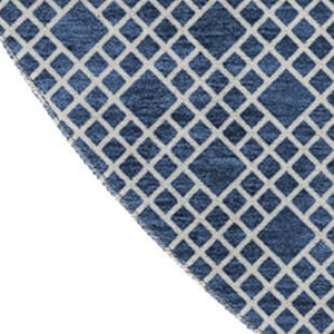 HomeRoots 8' Navy Blue Striped Round Rug - Washable, UV-Protected, Durable, Stylish for Coastal Home Decor 674805