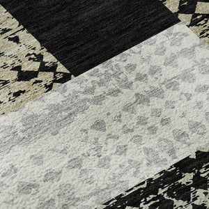 HomeRoots 8' Black Ivory And Beige Geometric Round Rug - Washable, UV Protected, Durable for Homes & Patios 674913