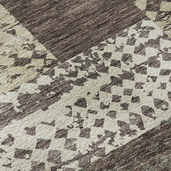 HomeRoots 8' Washable Round Rug in Brown, Ivory & Beige - Stylish Geometric Design with UV Protection & Durability 674919