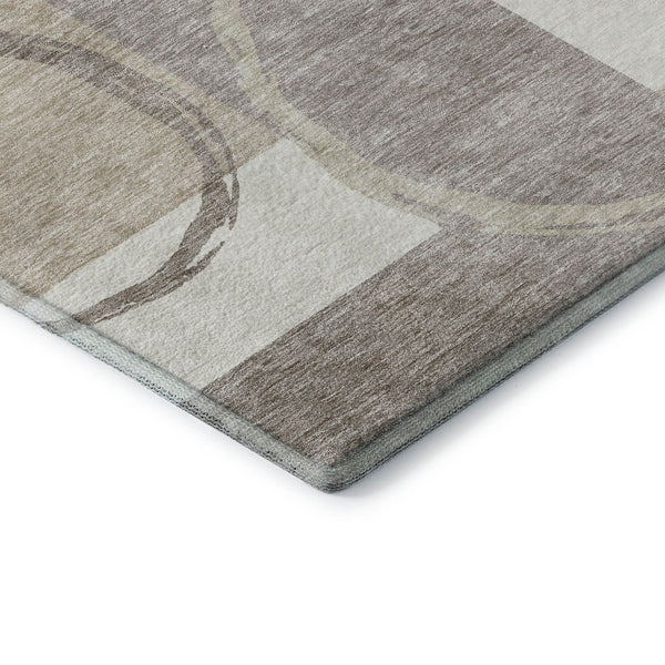 HomeRoots 8' Ivory Beige and Taupe Geometric Round Rug – Washable, UV-Protected, Perfect for High Traffic Areas! 675081