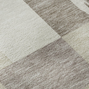 HomeRoots 8' Ivory Beige and Taupe Geometric Round Rug – Washable, UV-Protected, Perfect for High Traffic Areas! 675081