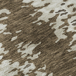 HomeRoots 8' Abstract Brown Ivory Beige Round Rug - Washable, UV Protected, Modern Design for Any Space 675105