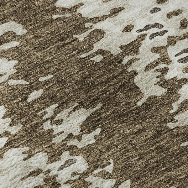 HomeRoots 8' Abstract Brown Ivory Beige Round Rug - Washable, UV Protected, Modern Design for Any Space 675105