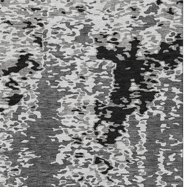 HomeRoots 5' X 8' Modern Abstract Area Rug in Gray, Silver & Black - Washable, UV Protected, Pet-Friendly Design 675116