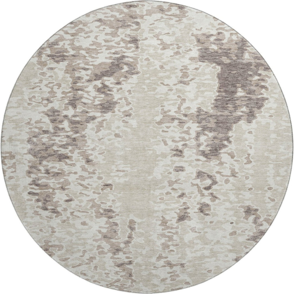 HomeRoots 8' Ivory and Beige Abstract Round Rug - Washable, UV Protected, Stain Resistant for High-Traffic Areas 675123