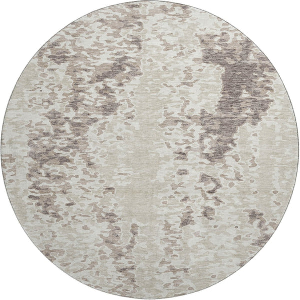 HomeRoots 8' Ivory and Beige Abstract Round Rug - Washable, UV Protected, Stain Resistant for High-Traffic Areas 675123
