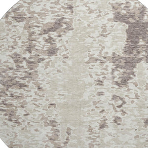 HomeRoots 8' Ivory and Beige Abstract Round Rug - Washable, UV Protected, Stain Resistant for High-Traffic Areas 675123