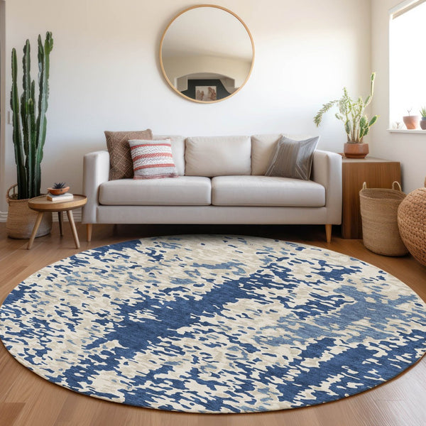 HomeRoots 8' Navy Blue and Ivory Abstract Round Rug – Washable, UV Protected, Stain Resistant for Modern Homes 675129