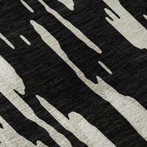 HomeRoots 8' Black And Ivory Abstract Round Rug - Washable, UV Protected, Durable & Family-Friendly Design! 675135