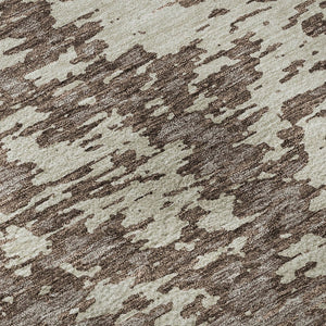 HomeRoots 8' Brown and Beige Abstract Round Rug - Washable, UV Protected, Stain Resistant for Everyday Homes 675225