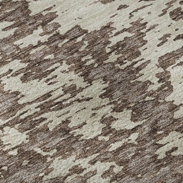 HomeRoots 8' Brown and Beige Abstract Round Rug - Washable, UV Protected, Stain Resistant for Everyday Homes 675225