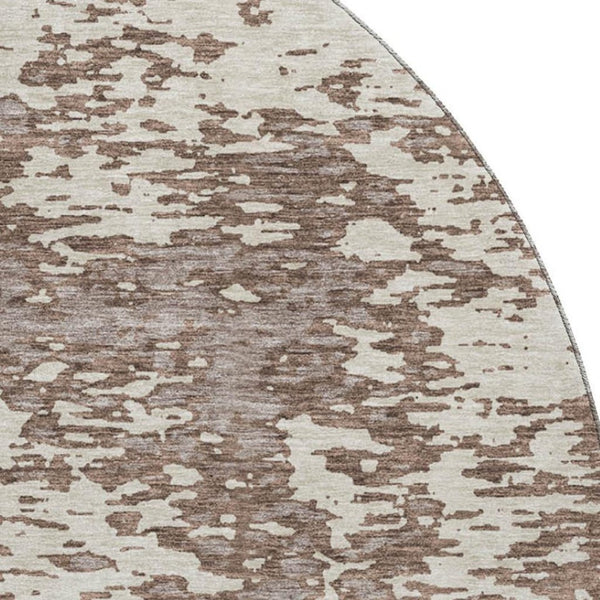 HomeRoots 8' Brown and Beige Abstract Round Rug - Washable, UV Protected, Stain Resistant for Everyday Homes 675225
