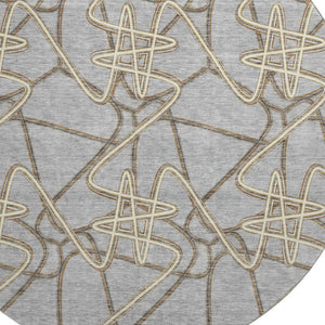 HomeRoots 8' Gray And Ivory Geometric Round Rug - Washable, UV-Protected, Stain-Resistant for High-Traffic Areas 675303
