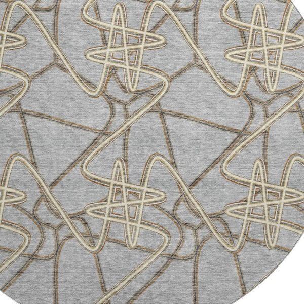 HomeRoots 8' Gray And Ivory Geometric Round Rug - Washable, UV-Protected, Stain-Resistant for High-Traffic Areas 675303