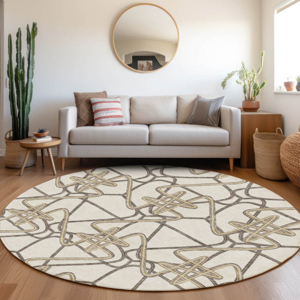 HomeRoots 8' Ivory and Beige Geometric Round Rug – Washable, Stain-Resistant with UV Protection for Durability 675309