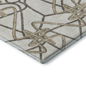 HomeRoots 8' Ivory and Beige Geometric Round Rug – Washable, Stain-Resistant with UV Protection for Durability 675309