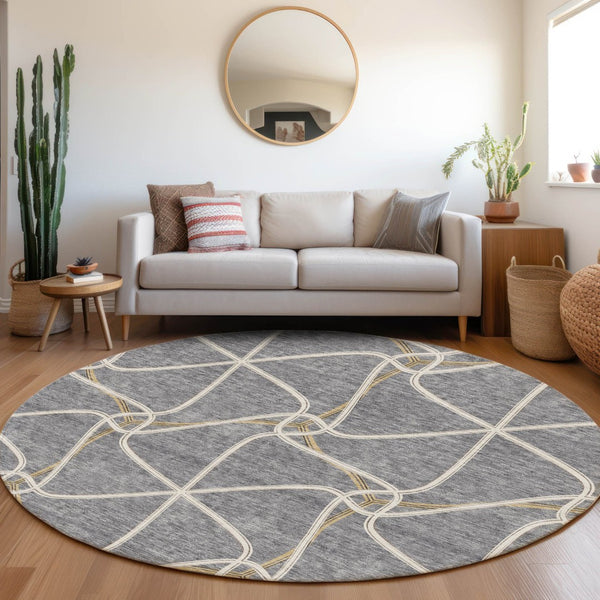 HomeRoots 8' Gray Gold And Ivory Geometric Round Rug – Washable, UV Protected, Stain Resistant & Non-Slip Design 675375