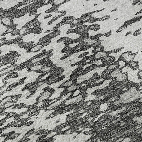 HomeRoots 8' Charcoal Gray & Silver Abstract Round Rug - Washable, UV-Protected, Stylish for High-Traffic Homes 675423