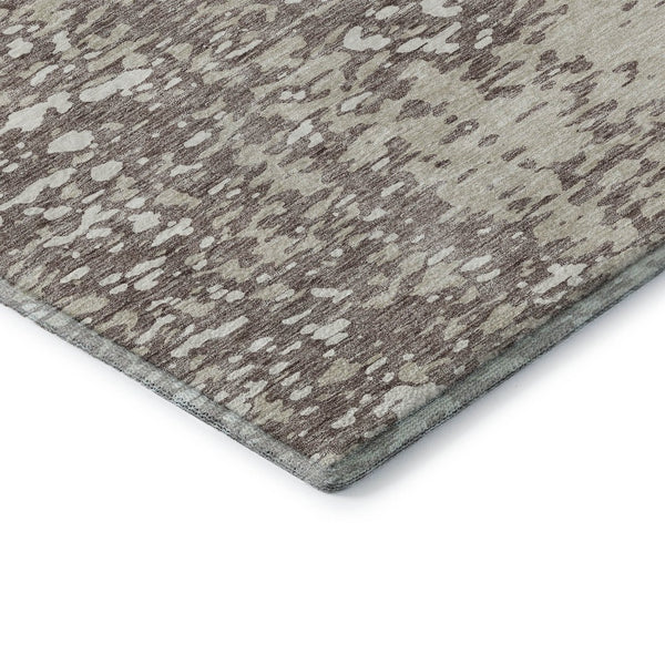 HomeRoots 8' Taupe and Ivory Abstract Round Rug - Washable, Stain-Resistant, UV Protected for Modern Spaces 675471