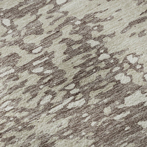 HomeRoots 8' Taupe and Ivory Abstract Round Rug - Washable, Stain-Resistant, UV Protected for Modern Spaces 675471