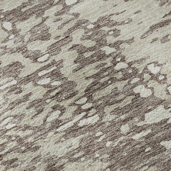 HomeRoots 8' Taupe and Ivory Abstract Round Rug - Washable, Stain-Resistant, UV Protected for Modern Spaces 675471