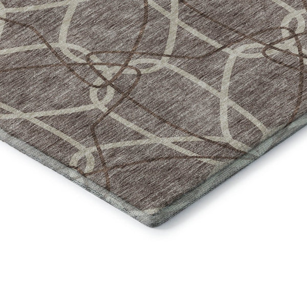 HomeRoots 8' Taupe Beige & Brown Geometric Round Rug - Washable, UV Protected, Perfect for High-Traffic Areas! 675549