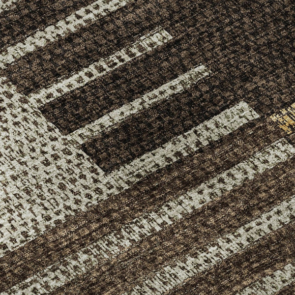 HomeRoots 8' Chocolate Beige & Gold Striped Round Rug - Washable, UV-Protected & Stain-Resistant for Homes 675657