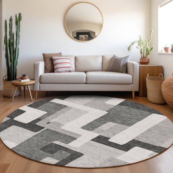 HomeRoots 8' Stylish Silver and Gray Geometric Round Rug with UV Protection, Stain Resistance & Easy Care 675735
