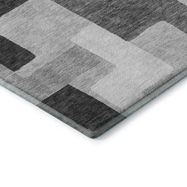 HomeRoots 8' Stylish Silver and Gray Geometric Round Rug with UV Protection, Stain Resistance & Easy Care 675735