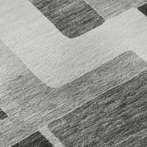 HomeRoots 8' Stylish Silver and Gray Geometric Round Rug with UV Protection, Stain Resistance & Easy Care 675735