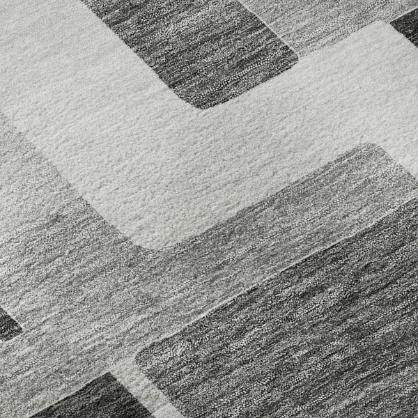 HomeRoots 8' Stylish Silver and Gray Geometric Round Rug with UV Protection, Stain Resistance & Easy Care 675735
