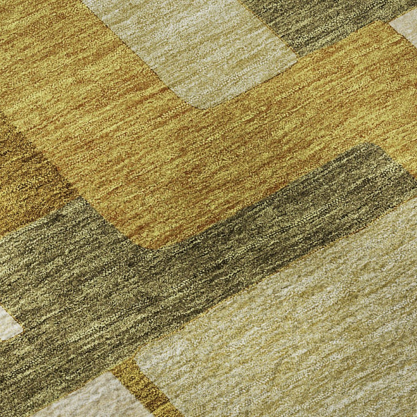 HomeRoots 8' Wheat Ivory and Gold Geometric Round Rug - Stylish, Washable, UV-Protected for Family Spaces 675747