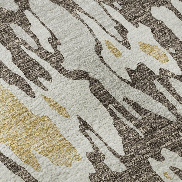 HomeRoots 8' Brown Ivory and Gold Abstract Washable Round Rug - Durable, UV Protected, Stylish for Every Space! 675831