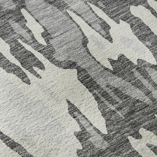 HomeRoots 8' Gray Ivory and Silver Abstract Round Washable Rug - Stain Resistant, UV Protected, Durable Design 675843