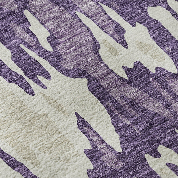 HomeRoots 8' Purple and Ivory Abstract Round Rug - Washable, Stain Resistant, UV Protected for Everyday Use 675867