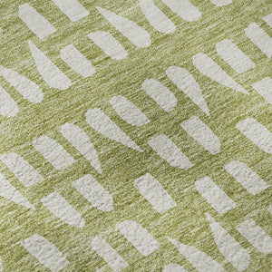 HomeRoots 8' Artichoke Green & Ivory Geometric Washable Round Rug with UV Protection for High-Traffic Spaces 676239