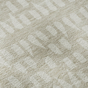 HomeRoots 8' Beige and Ivory Geometric Round Rug – Washable, UV-Protected, Stain-Resistant Modern Decor Piece 676245