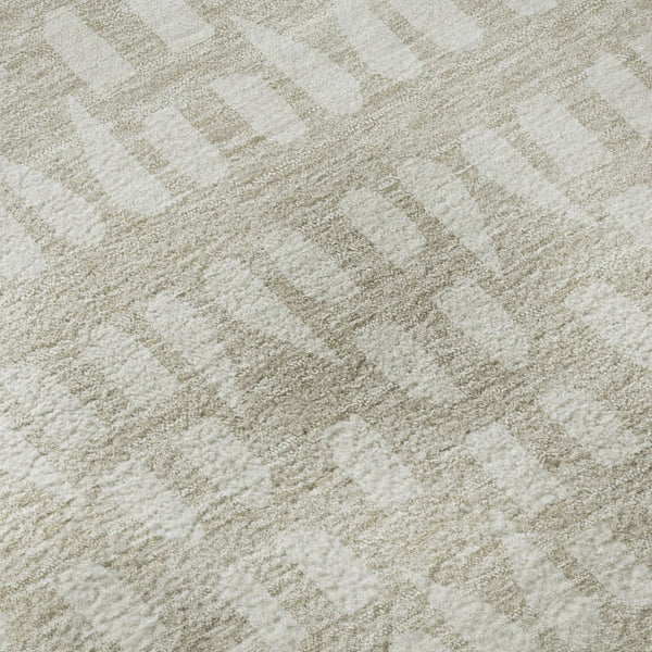 HomeRoots 8' Beige and Ivory Geometric Round Rug – Washable, UV-Protected, Stain-Resistant Modern Decor Piece 676245