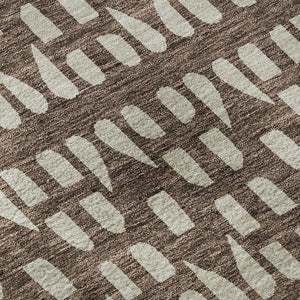 HomeRoots 8' Brown And Ivory Geometric Round Rug – Washable, Stain-Resistant, UV Protected for High-Traffic Areas 676257