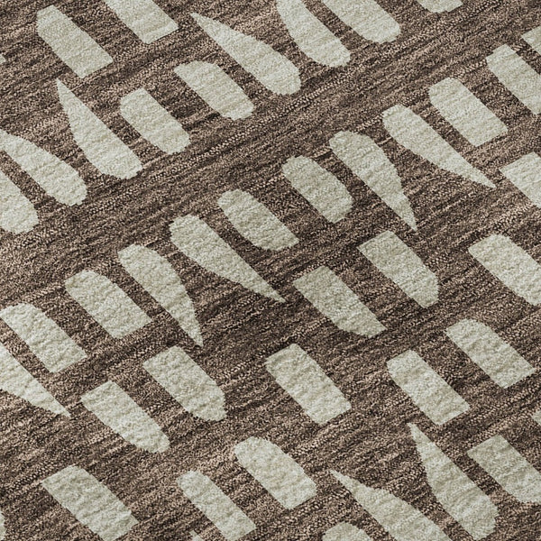 HomeRoots 8' Brown And Ivory Geometric Round Rug – Washable, Stain-Resistant, UV Protected for High-Traffic Areas 676257