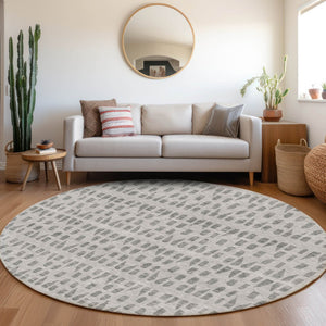 HomeRoots 8' Gray and Silver Geometric Washable Round Rug - Durable, Stylish, UV Protected, Non-Slip Design! 676263
