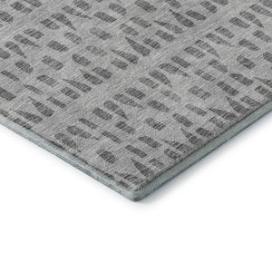 HomeRoots 8' Gray and Silver Geometric Washable Round Rug - Durable, Stylish, UV Protected, Non-Slip Design! 676263