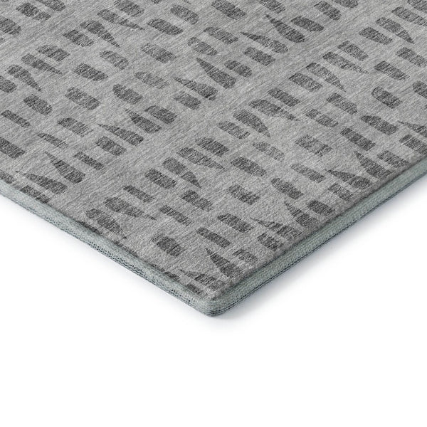 HomeRoots 8' Gray and Silver Geometric Washable Round Rug - Durable, Stylish, UV Protected, Non-Slip Design! 676263