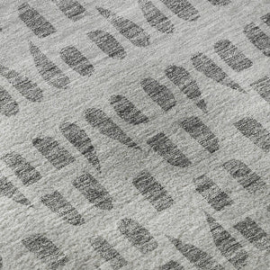 HomeRoots 8' Gray and Silver Geometric Washable Round Rug - Durable, Stylish, UV Protected, Non-Slip Design! 676263