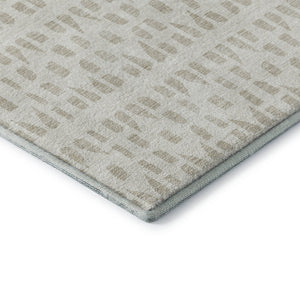 HomeRoots 8' Ivory and Beige Geometric Round Rug - Washable, UV Protected, Stylish, Durable for Any Space! 676269