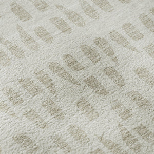 HomeRoots 8' Ivory and Beige Geometric Round Rug - Washable, UV Protected, Stylish, Durable for Any Space! 676269