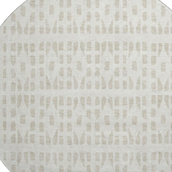 HomeRoots 8' Ivory and Beige Geometric Round Rug - Washable, UV Protected, Stylish, Durable for Any Space! 676269