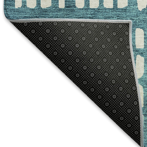 HomeRoots 8' Teal And Ivory Geometric Round Rug - Washable, Stain Resistant, UV Protected for Busy Homes 676299