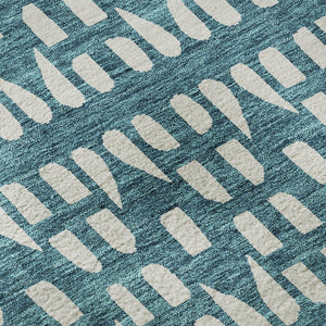 HomeRoots 8' Teal And Ivory Geometric Round Rug - Washable, Stain Resistant, UV Protected for Busy Homes 676299